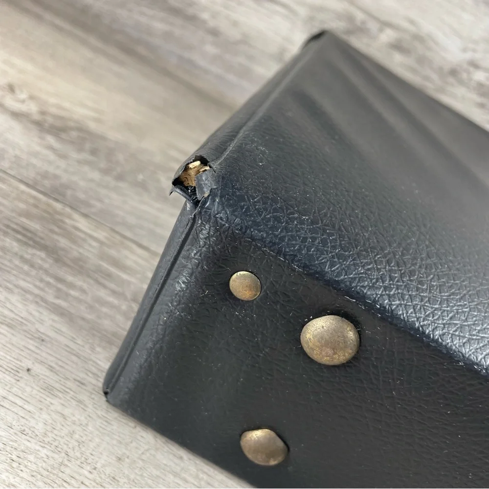 Vintage Worcester T&S Rochdale Mass Briefcase